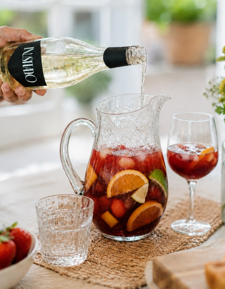Espumante INUSITADO a ser servido num jarro de sangria com fruta e gelo