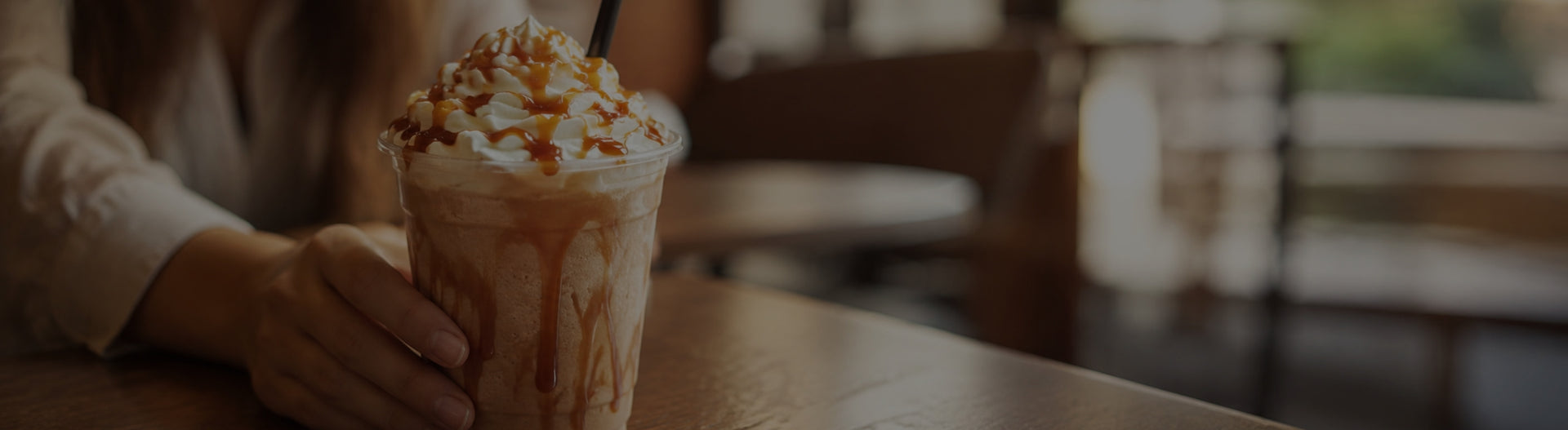 Bebida cremosa com chantilly e topping de caramelo DOuMIX?